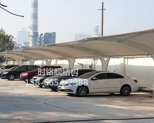 膜結構停車棚